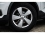 Volvo XC40 1.5 T2 Momentum Core | Trekhaak | Navigatie | Climate control | Apple Carplay / Android Auto | Parkeersensoren achter | Dealer onderhouden | Cruise Control |