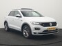 Volkswagen T-Roc 1.5 TSI R-Line 150pk Dealer O.H. | Trekhaak Afn. | Panodak | Adaptive Cruise | Camera | Sportstoelen Verwarmd | Keyless | Apple Carplay | Blis | LED Koplampen | Navigatie | DAB |