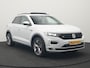 Volkswagen T-Roc 1.5 TSI R-Line 150pk Dealer O.H. | Trekhaak Afn. | Panodak | Adaptive Cruise | Camera | Sportstoelen Verwarmd | Keyless | Apple Carplay | Blis | LED Koplampen | Navigatie | DAB |