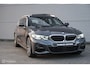 BMW 3-Serie Touring 330e High Executive | M Pakket | Pano | HUD | ACC | Stoelverw. | LED | Flippers | NL Auto | Helder glas