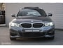 BMW 3-Serie Touring 330e High Executive | M Pakket | Pano | HUD | ACC | Stoelverw. | LED | Flippers | NL Auto | Helder glas