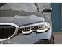 BMW 3-Serie Touring 330e High Executive | M Pakket | Pano | HUD | ACC | Stoelverw. | LED | Flippers | NL Auto | Helder glas