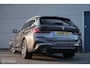 BMW 3-Serie Touring 330e High Executive | M Pakket | Pano | HUD | ACC | Stoelverw. | LED | Flippers | NL Auto | Helder glas