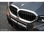 BMW 3-Serie Touring 330e High Executive | M Pakket | Pano | HUD | ACC | Stoelverw. | LED | Flippers | NL Auto | Helder glas