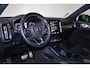 Volvo XC40 B5 AWD R-Design - Harman Kardon audio - Full LED met bochtenverlichting - Draadloos telefoon opladen - Verwarmbare voorstoelen & stuurwiel - Parkeersensoren voor & achter - Parkeercamera achter - Elektr. bedienbare kindersloten achter - Getint glas v.a. de B-stijl - 2100 kg trekgewicht - Elektr. inklapbare trekhaak - 20 inch LMV