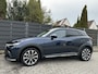 Mazda CX-3 2.0 122PK SkyActiv-G 121 Luxury | 1ste eigenaar & Dealeronderhouden | Afn. Trekhaak | Head up | Keyless | Adapt. Cruise | Rondomcamera | Stoel & stuurverwarming | Bose Audio