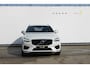 Volvo XC60 T5 250PK Automaat R-Design Adaptieve cruise control / Semi elektrisch wegklapbare trekhaak / Apple Carplay / Stoel en stuurwielverwarming / Parkeersensoren voor en achter met parkeercamera