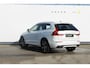 Volvo XC60 T5 250PK Automaat R-Design Adaptieve cruise control / Semi elektrisch wegklapbare trekhaak / Apple Carplay / Stoel en stuurwielverwarming / Parkeersensoren voor en achter met parkeercamera