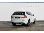 Volvo XC60 T5 250PK Automaat R-Design Adaptieve cruise control / Semi elektrisch wegklapbare trekhaak / Apple Carplay / Stoel en stuurwielverwarming / Parkeersensoren voor en achter met parkeercamera