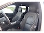 Volvo XC60 T6 Recharge AWD R-Design | Stoelverwarming | Trekhaak | Panoramadak | Parkeercamera | BLIS | Pilot Assist | Keyless