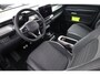 Volkswagen ID. Buzz Pro Bulli Limited Edition 86 kWh LWB 7p. 286PK / 210kW, LED Matrix (IQ.Lights), 360° rondomzichcamera (area view), head-up display, 3-zone Climatronic, Soundsysteem "Harman Kardon", Apple Carplay & Android Auto, verwarmbare voorstoelen, verwarmbaar stuurwiel, 7 volwaardige zitplaatsen, dodehoekdetectie (Side Assist), autonome parkeerfunctie (Park Assist Pro), achteruitrijcamera (rear view), draadloze telefoonlader, dynamische grootlichtassistent, 20'' LMV 'Stockton', DAB+, adaptieve cruise control (acc), parkeersensoren voor en achter (pdc), elektrisch verstel-, verwarm- en inklapbare buitenspiegels etc.