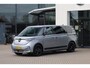 Volkswagen ID. Buzz Pro Bulli Limited Edition 86 kWh LWB 7p. 286PK / 210kW, LED Matrix (IQ.Lights), 360° rondomzichcamera (area view), head-up display, 3-zone Climatronic, Soundsysteem "Harman Kardon", Apple Carplay & Android Auto, verwarmbare voorstoelen, verwarmbaar stuurwiel, 7 volwaardige zitplaatsen, dodehoekdetectie (Side Assist), autonome parkeerfunctie (Park Assist Pro), achteruitrijcamera (rear view), draadloze telefoonlader, dynamische grootlichtassistent, 20'' LMV 'Stockton', DAB+, adaptieve cruise control (acc), parkeersensoren voor en achter (pdc), elektrisch verstel-, verwarm- en inklapbare buitenspiegels etc.