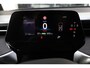 Volkswagen ID. Buzz Pro Bulli Limited Edition 86 kWh LWB 7p. 286PK / 210kW, LED Matrix (IQ.Lights), 360° rondomzichcamera (area view), head-up display, 3-zone Climatronic, Soundsysteem "Harman Kardon", Apple Carplay & Android Auto, verwarmbare voorstoelen, verwarmbaar stuurwiel, 7 volwaardige zitplaatsen, dodehoekdetectie (Side Assist), autonome parkeerfunctie (Park Assist Pro), achteruitrijcamera (rear view), draadloze telefoonlader, dynamische grootlichtassistent, 20'' LMV 'Stockton', DAB+, adaptieve cruise control (acc), parkeersensoren voor en achter (pdc), elektrisch verstel-, verwarm- en inklapbare buitenspiegels etc.
