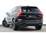 Volvo XC60 2.0 T6 Plug-in hybrid AWD Plus Black Edition R-Design | Nieuw | Pano | Head-up | ACC |