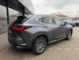 Lexus NX 350h AWD Luxury Line | LEDER | CAMERA | LED LAMPEN | ADAPTIEVE CRUISE | DODEHOEK DETECTIE | HUD DISPLAY | STUURVERWARMING/VERWARMDE STOELEN | NAVIGATIE |