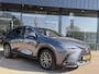 Lexus NX 350h AWD Luxury Line | LEDER | CAMERA | LED LAMPEN | ADAPTIEVE CRUISE | DODEHOEK DETECTIE | HUD DISPLAY | STUURVERWARMING/VERWARMDE STOELEN | NAVIGATIE |