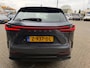 Lexus NX 350h AWD Luxury Line | LEDER | CAMERA | LED LAMPEN | ADAPTIEVE CRUISE | DODEHOEK DETECTIE | HUD DISPLAY | STUURVERWARMING/VERWARMDE STOELEN | NAVIGATIE |