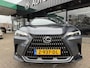 Lexus NX 350h AWD Luxury Line | LEDER | CAMERA | LED LAMPEN | ADAPTIEVE CRUISE | DODEHOEK DETECTIE | HUD DISPLAY | STUURVERWARMING/VERWARMDE STOELEN | NAVIGATIE |
