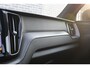 Volvo XC60 2.0 T6 Plug-in Hybrid AWD Plus Dark | Long Range PHEV | Harman Kardon Audio | LED Koplampen Adaptief | Sportstoelen | Panoramadak | 20 inch velgen | Stoel- en stuurverwarming | Google Maps navigatie | Standkachel | Apple Carplay / Android Auto | Volledig Volvo dealer onderhouden |