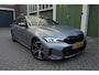 BMW 3-Serie Touring 330e M-SPORT | Facelift 2023/2024 | FROZEN GREY | Head Up | Adaptive + Lane | Harman Kardon | Trekhaak | Wide Screen Dashboard