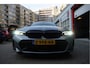 BMW 3-Serie Touring 330e M-SPORT | Facelift 2023/2024 | FROZEN GREY | Head Up | Adaptive + Lane | Harman Kardon | Trekhaak | Wide Screen Dashboard