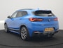 BMW X2 xDrive25e M Sport X PHEV 220pk Dealer O.H. | Trekhaak Afn. | Panodak | Adaptive Cruise | Head Up | Camera | Harman / Kardon | Lederen Competition Stoelen Memory & Verwarmd | Keyless | 19"L.M | Sfeerverlichting | Navigatie | DAB | Plug