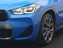BMW X2 xDrive25e M Sport X PHEV 220pk Dealer O.H. | Trekhaak Afn. | Panodak | Adaptive Cruise | Head Up | Camera | Harman / Kardon | Lederen Competition Stoelen Memory & Verwarmd | Keyless | 19"L.M | Sfeerverlichting | Navigatie | DAB | Plug