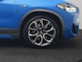 BMW X2 xDrive25e M Sport X PHEV 220pk Dealer O.H. | Trekhaak Afn. | Panodak | Adaptive Cruise | Head Up | Camera | Harman / Kardon | Lederen Competition Stoelen Memory & Verwarmd | Keyless | 19"L.M | Sfeerverlichting | Navigatie | DAB | Plug