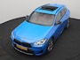 BMW X2 xDrive25e M Sport Plug In Hybrid 220pk Dealer O.H. PHEV | Trekhaak Afn. | Panodak | Adaptive Cruise | Head Up | Camera | Harman / Kardon | Lederen Competition Stoelen Memory & Verwarmd | Keyless | 19"L.M | Sfeerverlichting | Navigatie | DAB |