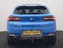 BMW X2 xDrive25e M Sport Plug In Hybrid 220pk Dealer O.H. PHEV | Trekhaak Afn. | Panodak | Adaptive Cruise | Head Up | Camera | Harman / Kardon | Lederen Competition Stoelen Memory & Verwarmd | Keyless | 19"L.M | Sfeerverlichting | Navigatie | DAB |