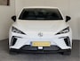 MG MG4 ELECTRIC LUXURY 204 PK NAVIGATIE ADAPTIVE CRUISE CONTROL APPLE CARPLAY/ANDROID 360 CAMERA STOEL EN STUURVERWARMING DODEHOEKSENSOREN RIJSTROOKSENSOREN KEYLESS GO ZEER MOOI !! 3010