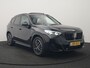 BMW X1 sDrive20i M Sport 156pk Dealer O.H. | Panodak | Lederen Sportstoelen Verwarmd | Adaptive M Onderstel | Widescreen Navi | Camera | Keyless | Adaptive LED | Sfeerverlichting | Apple Carplay | Navigatie | DAB |