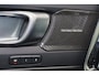 Volvo XC40 B3 Plus Dark - Panorama/schuifdak - IntelliSafe Assist & Surround - 360º Camera - Harman/Kardon audio - Verwarmde voorstoelen & stuur - Parkeersensoren voor & achter - Elektr. bedienb. voorstoelen met geheugen links - Draadloze tel. lader - Extra getint glas - 18' LMV