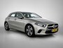 Mercedes-Benz A-klasse 180 Business Solution Luxury Ledkoplampen | Sfeerverlichting | Stoelverwarming | Parkeerpakket met achteruitrijcamera. Inclusief 48 maanden MB Certified garantie voor Europa.