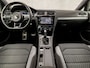 Volkswagen Golf 1.0 TSI R-Line Highline Sport Automaat (2X R-LINE, BLACK PACK, VIRTUAL COCKPIT, APPLE CARPLAY, GROOT NAVI, CAMERA, GETINT GLAS, LED KOPLAMPEN, SPORTSTOELEN, ADAPTIVE CRUISE, NIEUWSTAAT)