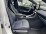 Toyota RAV4 2.5 Hybrid AWD Bi-Tone TREKHAAK STOEL/STUURVERW PARK-SENSOREN APPLE/ANDROID ELEK-ACHTERKLEP AD-CRUISE LEDER LM-VELGEN KEYLESS CAMERA