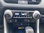 Toyota RAV4 2.5 Hybrid AWD Bi-Tone TREKHAAK STOEL/STUURVERW PARK-SENSOREN APPLE/ANDROID ELEK-ACHTERKLEP AD-CRUISE LEDER LM-VELGEN KEYLESS CAMERA