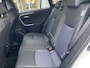 Toyota RAV4 2.5 Hybrid AWD Bi-Tone TREKHAAK STOEL/STUURVERW PARK-SENSOREN APPLE/ANDROID ELEK-ACHTERKLEP AD-CRUISE LEDER LM-VELGEN KEYLESS CAMERA