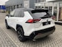 Toyota RAV4 2.5 Hybrid AWD Bi-Tone TREKHAAK STOEL/STUURVERW PARK-SENSOREN APPLE/ANDROID ELEK-ACHTERKLEP AD-CRUISE LEDER LM-VELGEN KEYLESS CAMERA