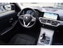 BMW 3-Serie Touring 318i Business Edition Autom 156PK 4 Cilinder Panodak Navi Camera Clima Stoelverw 2x PDC LMV Trekh ENZ.