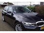 BMW 3-Serie Touring 318i Business Edition Autom 156PK 4 Cilinder Panodak Navi Camera Clima Stoelverw 2x PDC LMV Trekh ENZ.