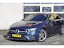 Mercedes-Benz A-klasse 180 Automaat! Business Solution AMG BJ2020 Lmv 18" | Led V+A | Pdc | Navi | Achteruitrijcamera | Virtual cockpit | Climate control | Cruise control | Sportstoelen | Verwarmde voorstoelen | Zwarte hemel | Extra getint glas
