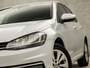 Volkswagen Golf 1.0 TSI Sportline Automaat (APPLE CARPLAY, GROOT NAVI, CLIMATE, PARKEERSENSOREN, SPORTSTOELEN, GETINT GLAS, LM VELGEN, ADAPTIVE CRUISE, NIEUWSTAAT)