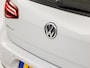 Volkswagen Golf 1.0 TSI Sportline Automaat (APPLE CARPLAY, GROOT NAVI, CLIMATE, PARKEERSENSOREN, SPORTSTOELEN, GETINT GLAS, LM VELGEN, ADAPTIVE CRUISE, NIEUWSTAAT)
