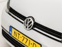 Volkswagen Golf 1.0 TSI Sportline Automaat (APPLE CARPLAY, GROOT NAVI, CLIMATE, PARKEERSENSOREN, SPORTSTOELEN, GETINT GLAS, LM VELGEN, ADAPTIVE CRUISE, NIEUWSTAAT)