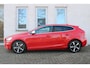 Volvo V40 T3 Automaat Polar+ Sport | Trekhaak | Panoramadak | Parkeercamera | Verwarmbare Voorstoelen | Navigatie | Cruise Control | Bluetooth Telefonie & Multimedia | 17'' Lichtmetalen Velgen