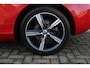 Volvo V40 T3 Automaat Polar+ Sport | Trekhaak | Panoramadak | Parkeercamera | Verwarmbare Voorstoelen | Navigatie | Cruise Control | Bluetooth Telefonie & Multimedia | 17'' Lichtmetalen Velgen