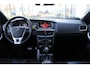 Volvo V40 T3 Automaat Polar+ Sport | Trekhaak | Panoramadak | Parkeercamera | Verwarmbare Voorstoelen | Navigatie | Cruise Control | Bluetooth Telefonie & Multimedia | 17'' Lichtmetalen Velgen