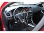 Volvo V40 T3 Automaat Polar+ Sport | Trekhaak | Panoramadak | Parkeercamera | Verwarmbare Voorstoelen | Navigatie | Cruise Control | Bluetooth Telefonie & Multimedia | 17'' Lichtmetalen Velgen