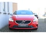 Volvo V40 T3 Automaat Polar+ Sport | Trekhaak | Panoramadak | Parkeercamera | Verwarmbare Voorstoelen | Navigatie | Cruise Control | Bluetooth Telefonie & Multimedia | 17'' Lichtmetalen Velgen